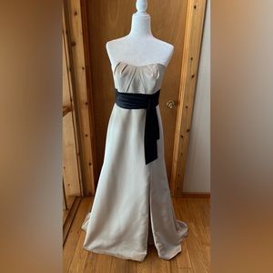 Very chic Alfred Angelo champagne gown